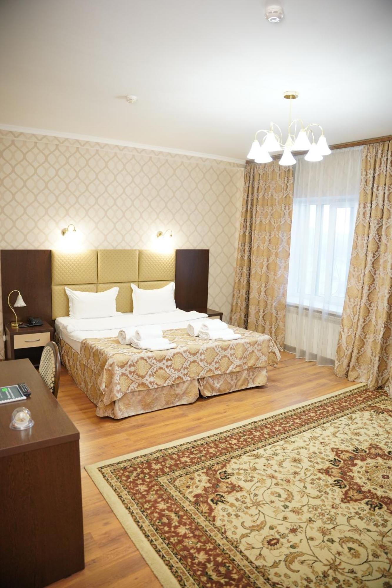 Sultan Beibarys Hotel Астана Екстериор снимка