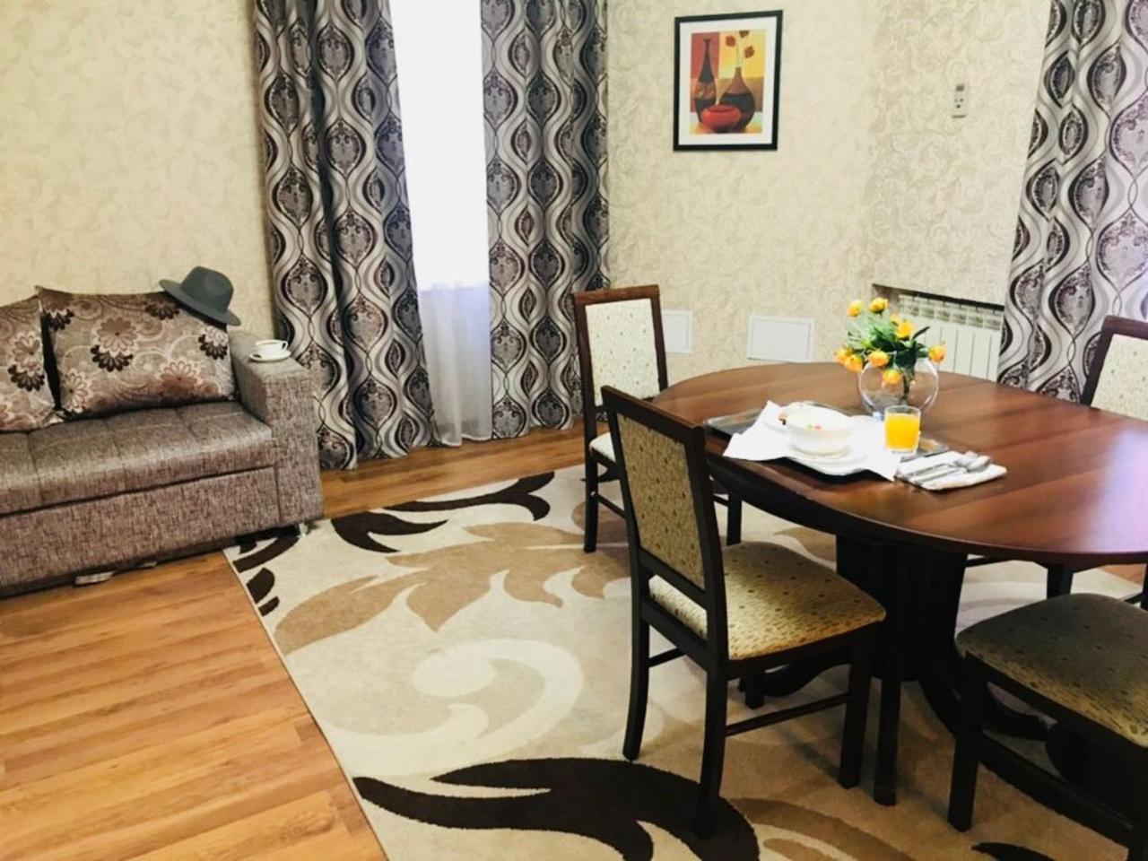 Sultan Beibarys Hotel Астана Екстериор снимка