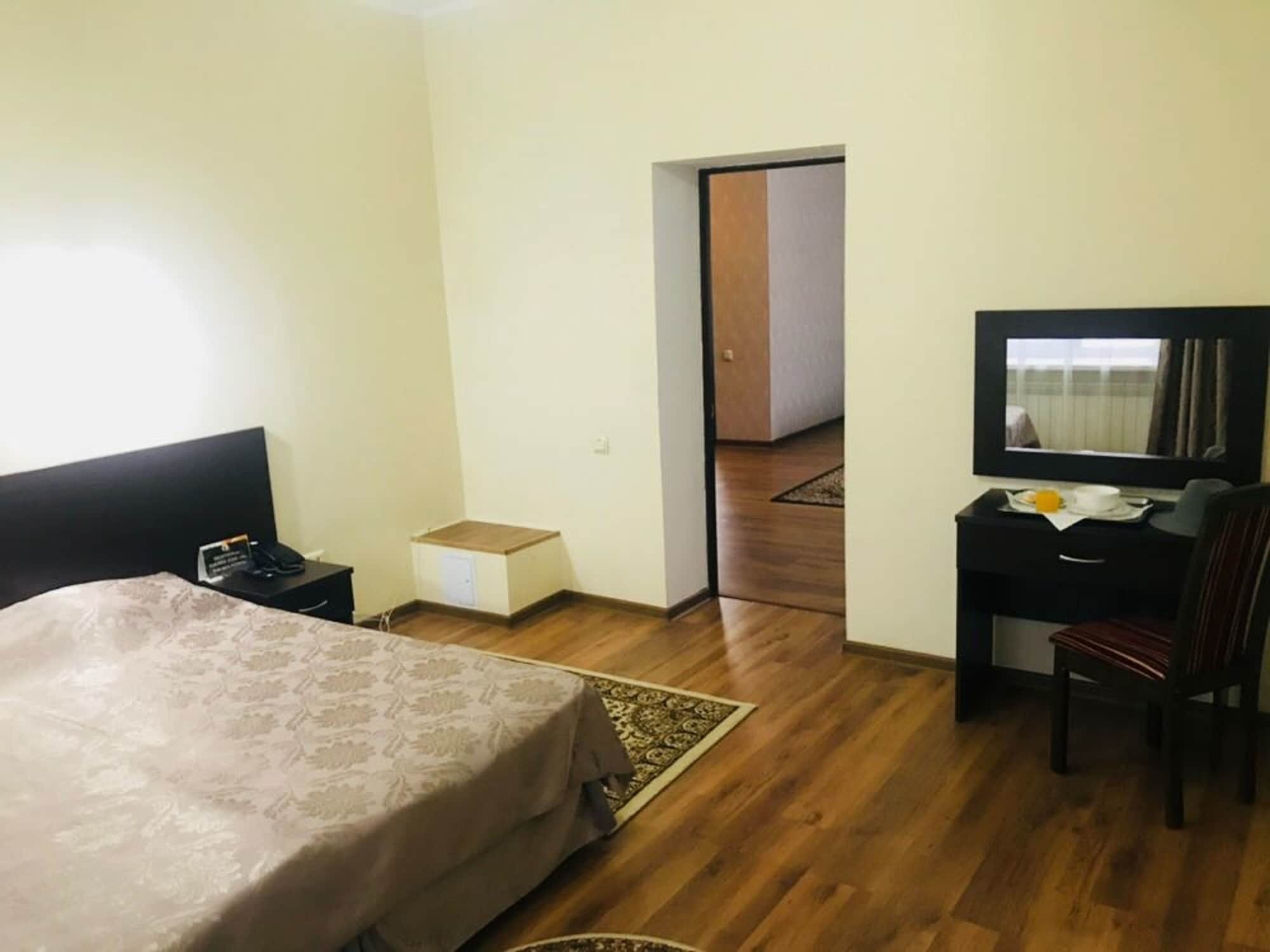 Sultan Beibarys Hotel Астана Екстериор снимка